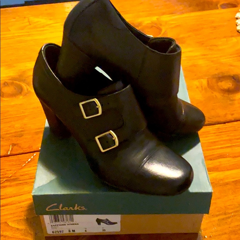 Clark’s women’s shoes worn 1!INBOX!It’s fall y’all